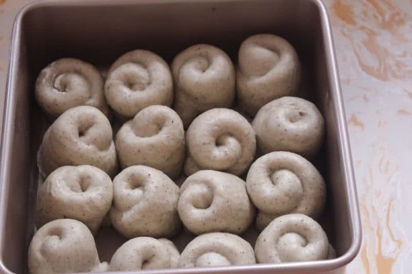 蜂蜜黑芝麻面包