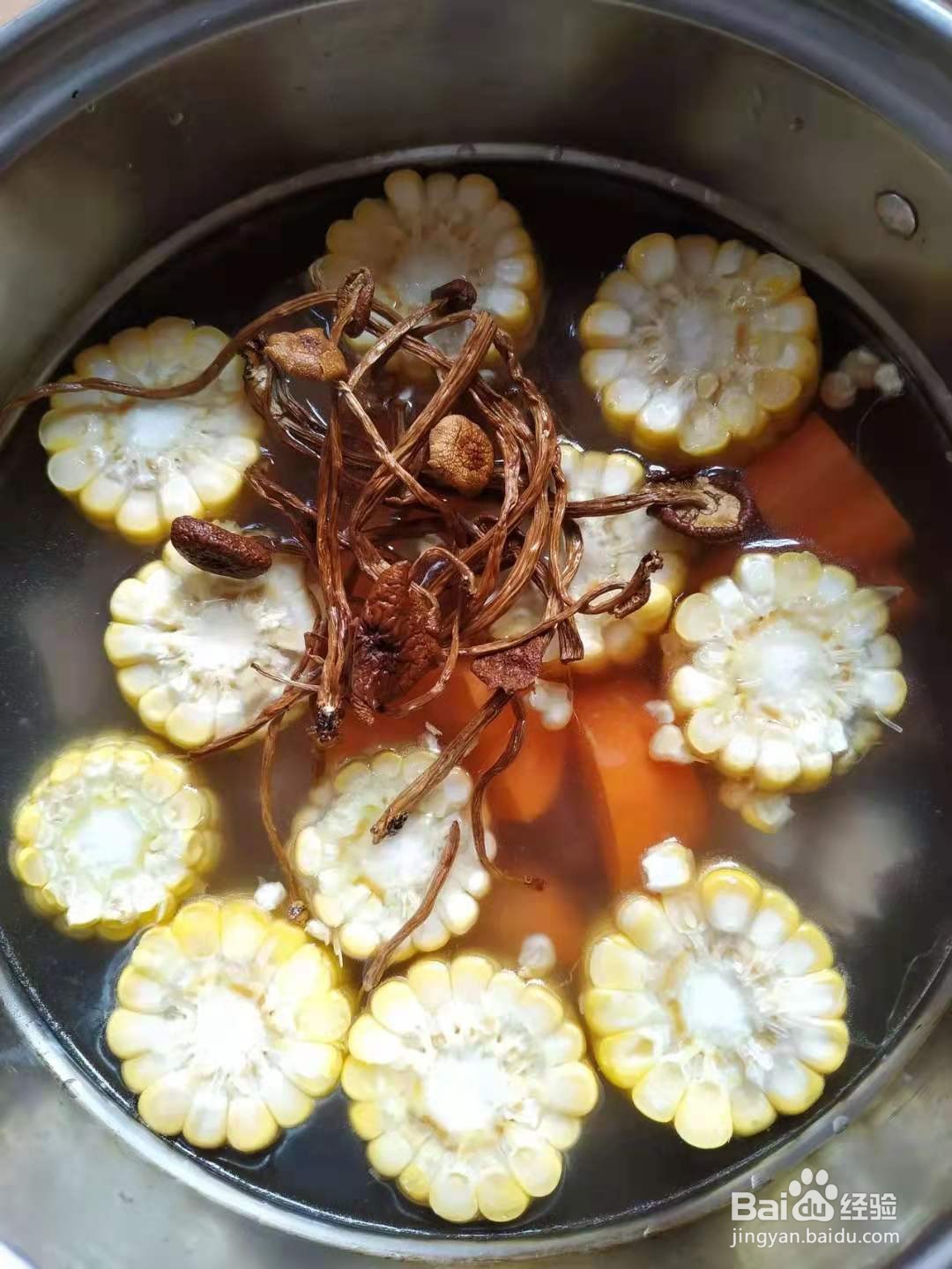玉米茶树菇排骨汤