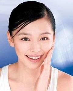 四个诀窍摆脱妆后脱皮的尴尬