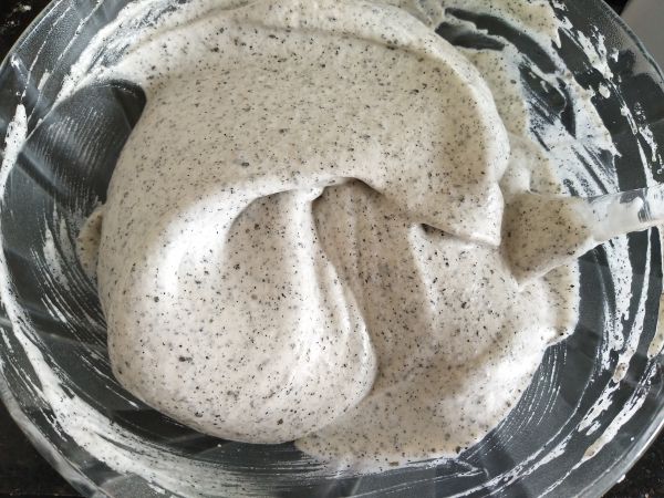 黑芝麻肉松蛋糕卷