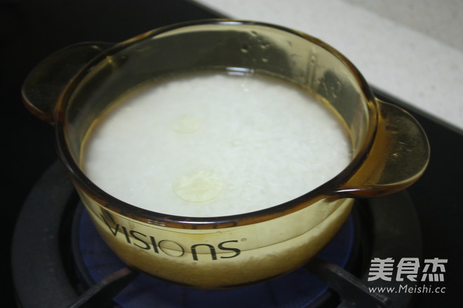 香菇滑鸡煲仔饭