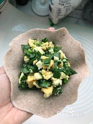 薄皮韭菜鸡蛋豆腐饼的做法