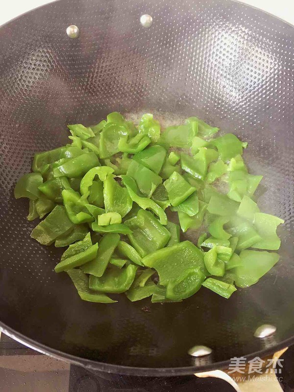 青椒炒腊肠的做法
