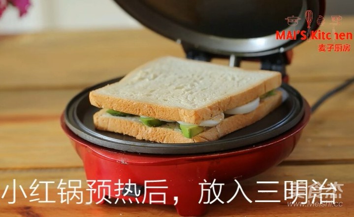 快手早餐 | 牛油果鸡蛋三明治