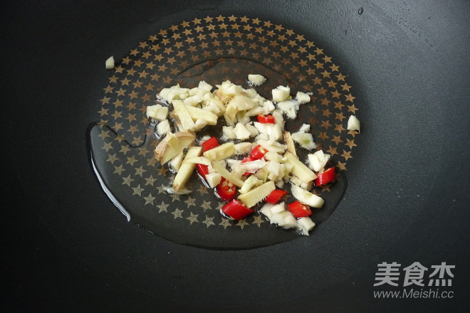 鲜菇浇带鱼的做法