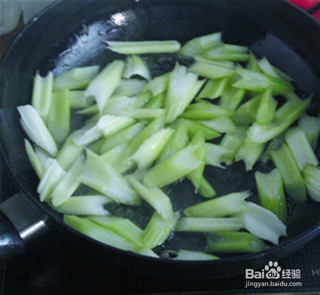 芹菜炒肉的做法