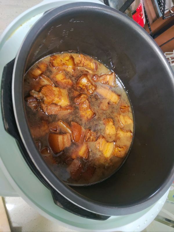 红烧肉偶遇红枣和土豆块