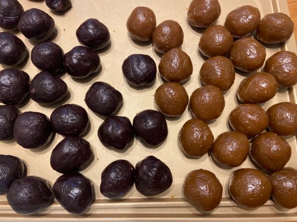 广式豆沙蛋黄月饼