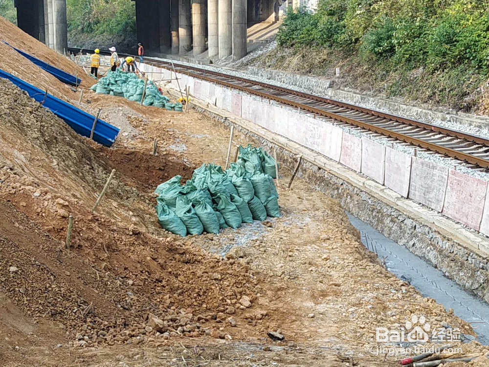 在软土层铺设土工织物的功能有哪些作用？