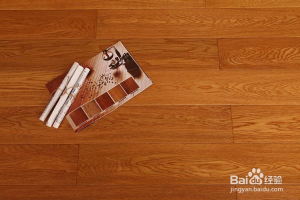 清洁和保养实木地板的小技巧