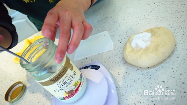 椰子油怎么用——烘焙椰香辫子面包