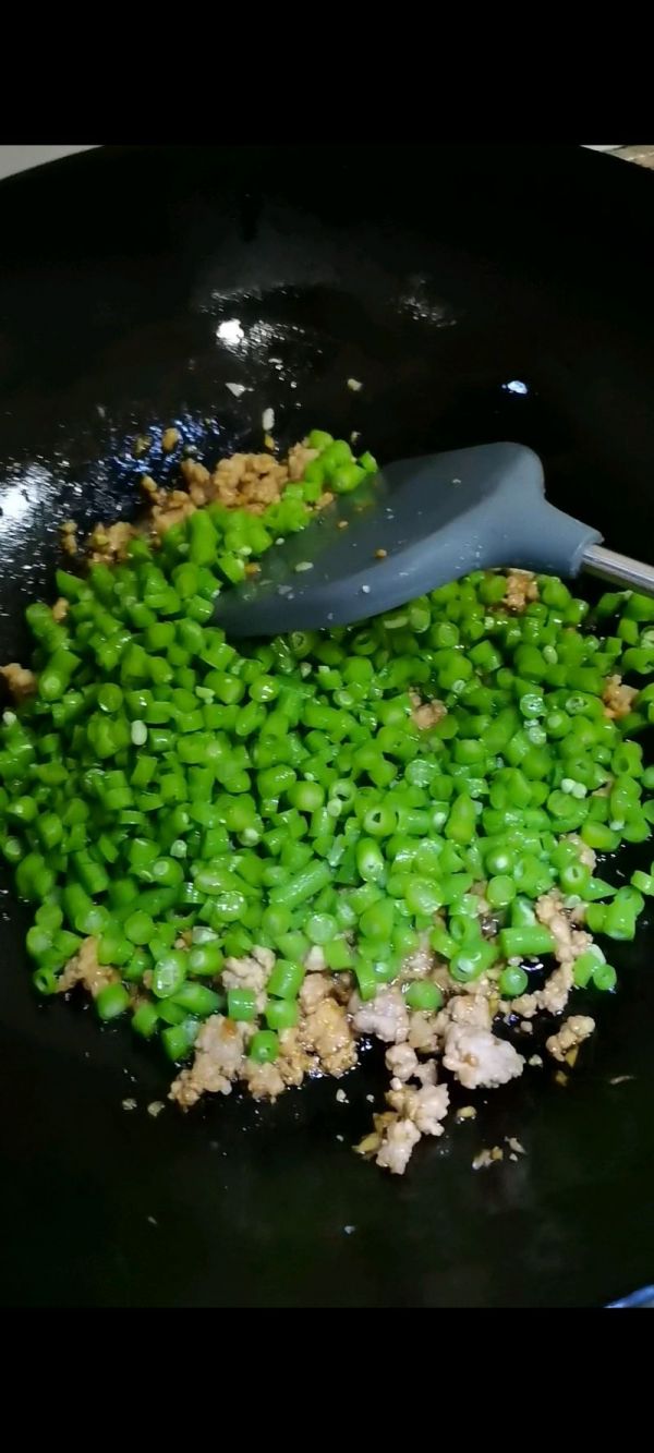 榄菜豆角炒肉粒