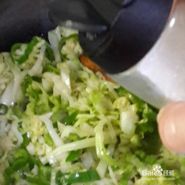 新手易做的青椒炒大头菜