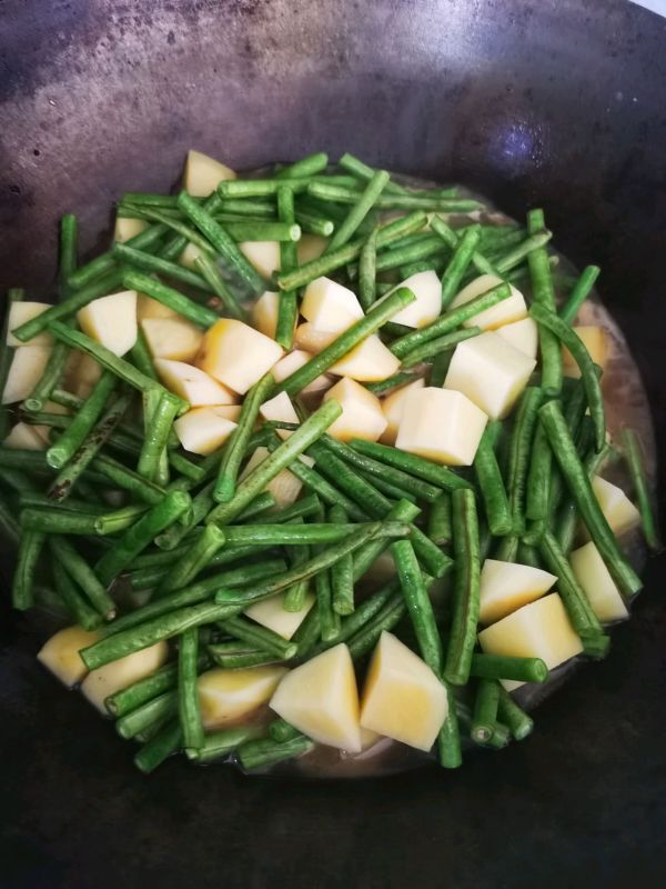 土豆豆角红烧肉