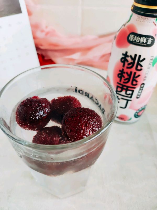 桃桃西打杨梅饮