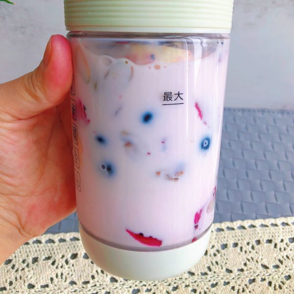 开心果花青素奶昔