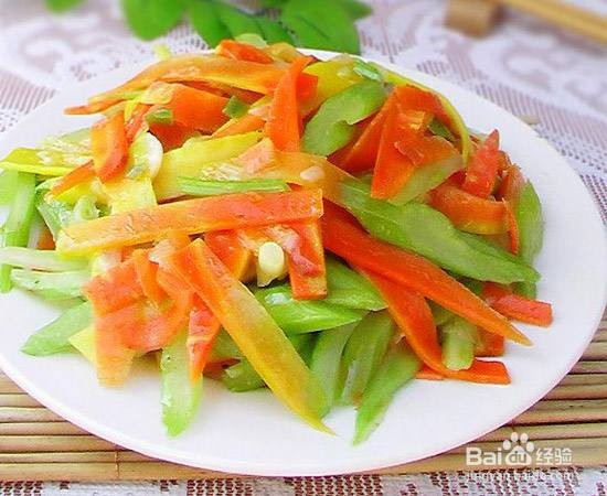 瘦身减肥菜谱——胡萝卜炒西芹
