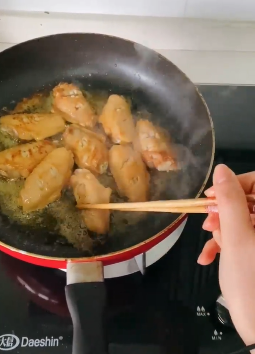 如何不用烤箱做蜂蜜鸡翅?