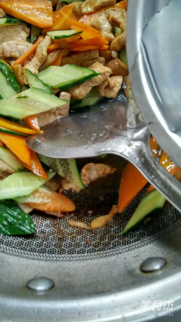 胡萝卜黄瓜炒肉片