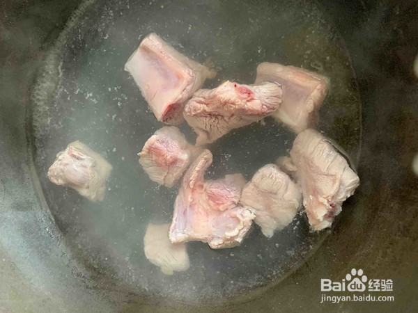 春季滋补靓玉米排骨汤的烹饪方法
