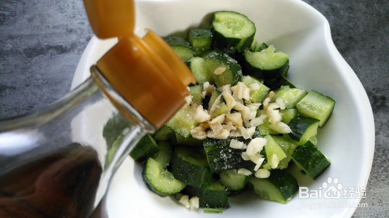 炸花生米拌黄瓜的制作方法