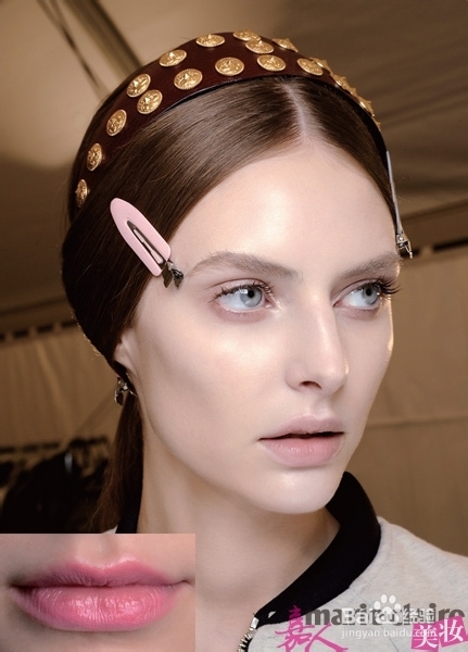 HOT女神的美妆计 娇俏美唇最抢眼