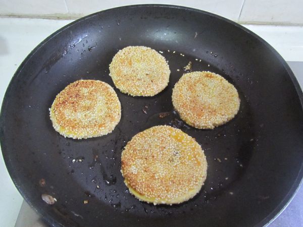 芝麻红薯豆沙饼