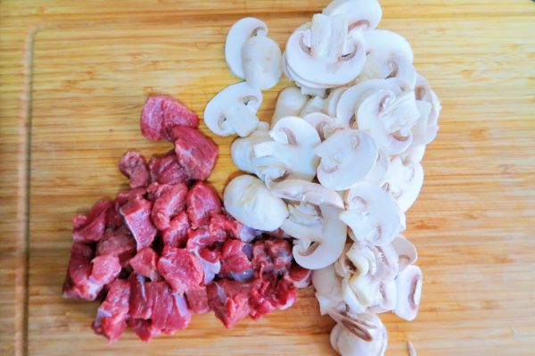 蒜香口蘑牛肉粒