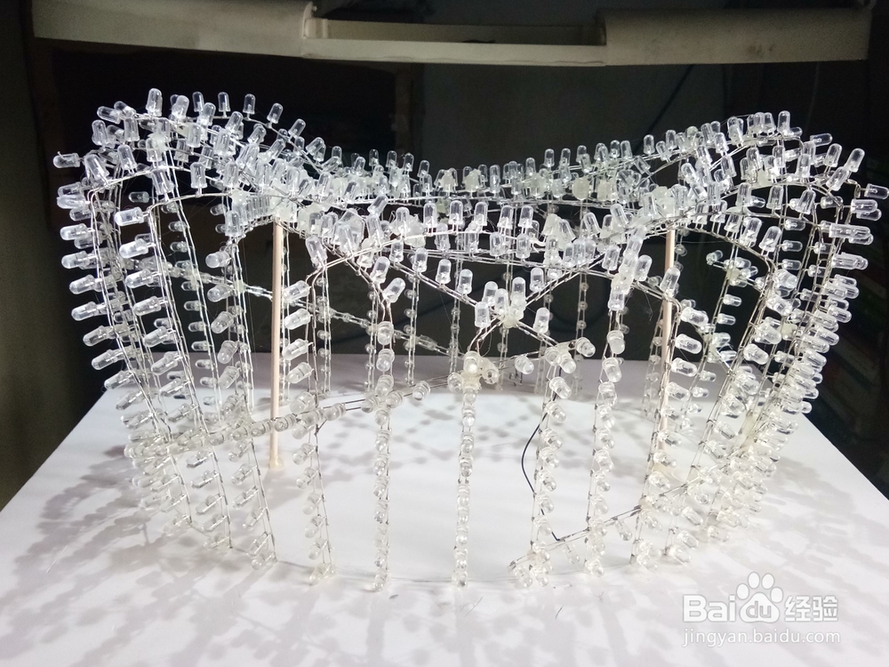 基于51单片机的LED灯鸟巢模型