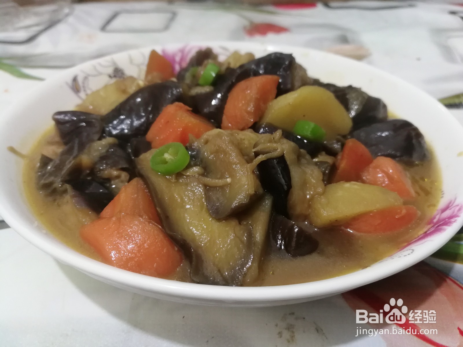 土豆胡萝卜炖茄子的做法