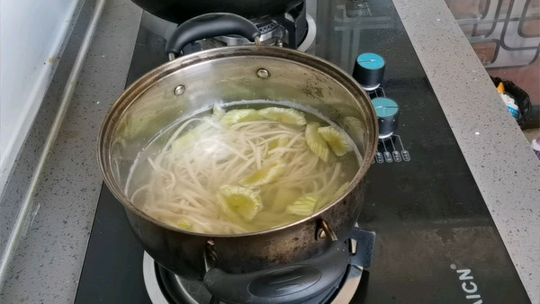 莴笋抱蛋清汤面