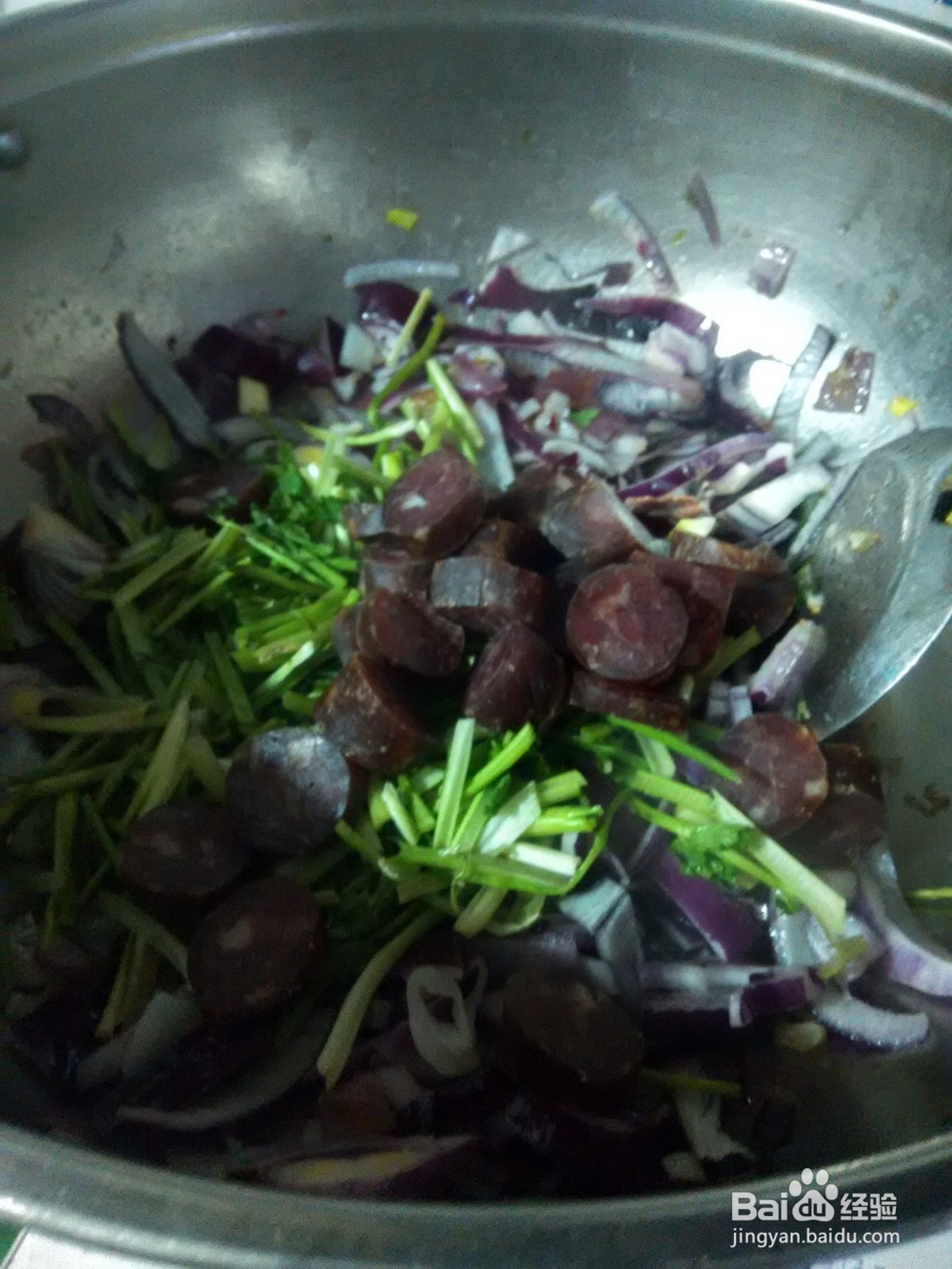 风干肠炒紫洋葱香菜