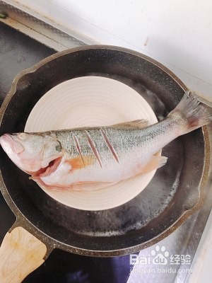 清蒸鲈鱼的制作方法