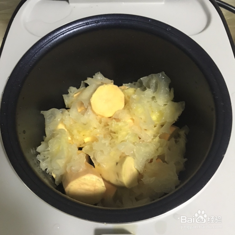 诱惑味蕾的红枣银耳番薯糖水