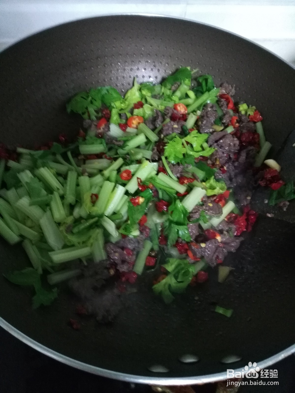 牛肉炒芹菜怎么做