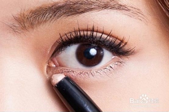 上班族简易眼妆四部曲