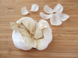 如何存放大米使它不生虫发霉？