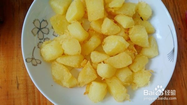 小朋友吃了一大盘的 意大利面+炸薯块