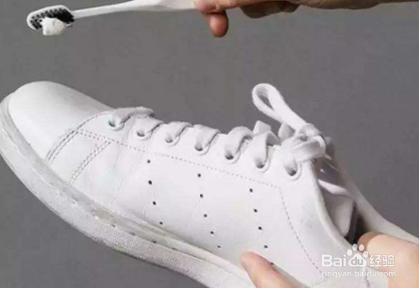 怎样清洗小白鞋？