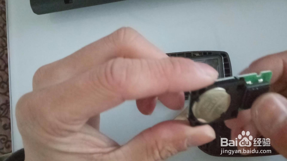 丰田汽车遥控怎么换电池