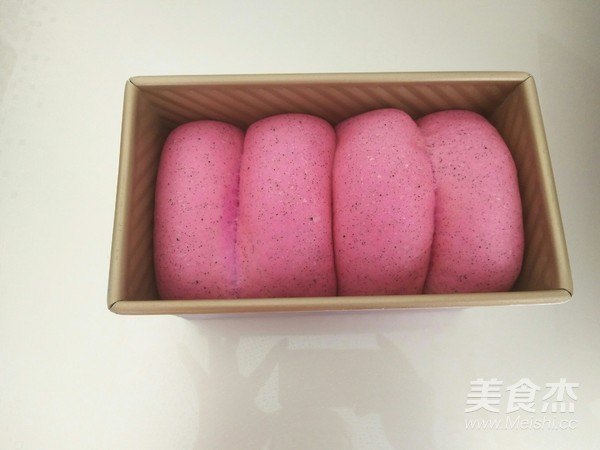 火龙果坚果吐司