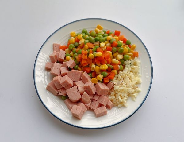 午餐肉炒时蔬粒