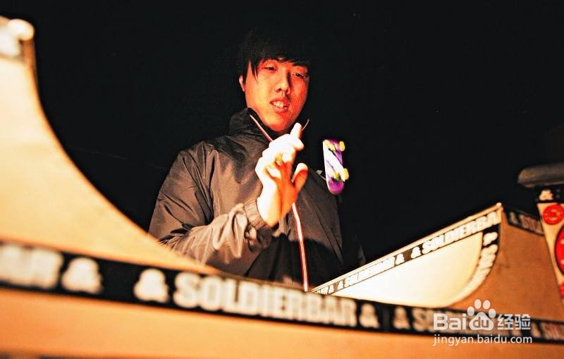 手指滑板豚跳怎么玩?