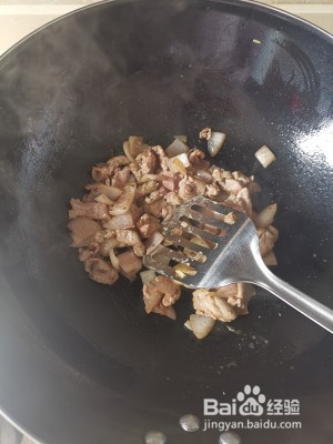 中西合璧快手青椒肉丝意面