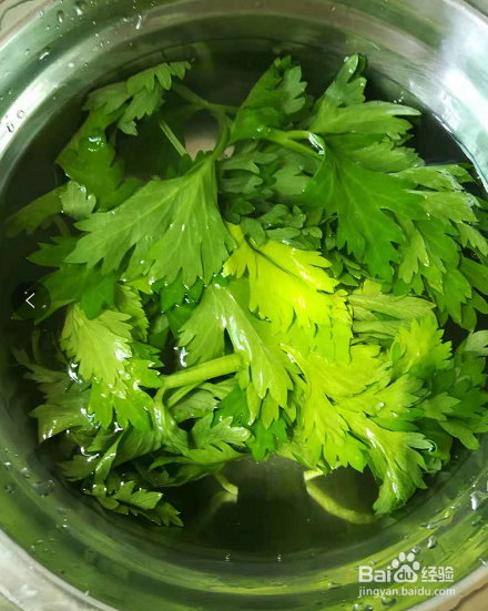 芹菜叶炒南瓜片