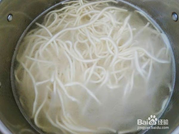 一碗暖心的香菇炖鸡面