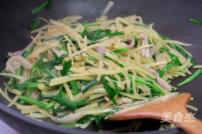 韭菜炒土豆丝