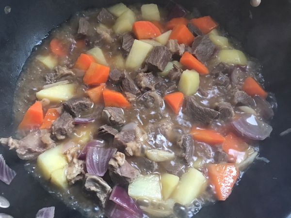 胡萝卜土豆炖牛腩