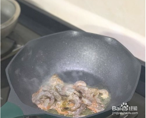 西兰花虾仁炒饭