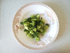 食补佳品凉拌西兰花的做法